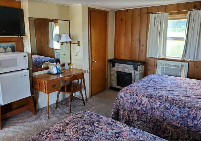 Gateway Motel - From Web Listing (newer photo)